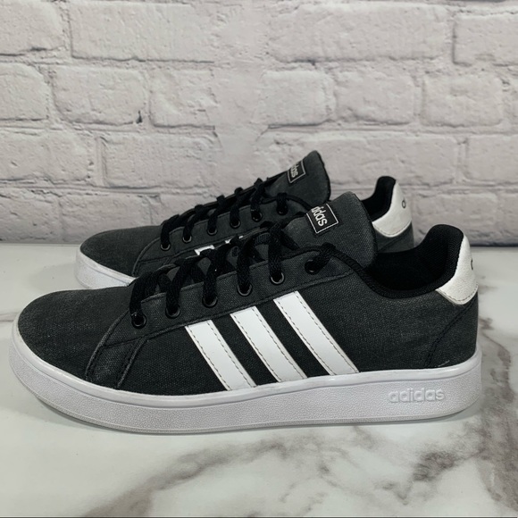 Adidas Boy Shoes Sz 5 - Picture 2 of 9